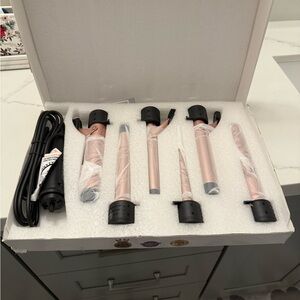 Brunette Glamorous Loose Curls Styling